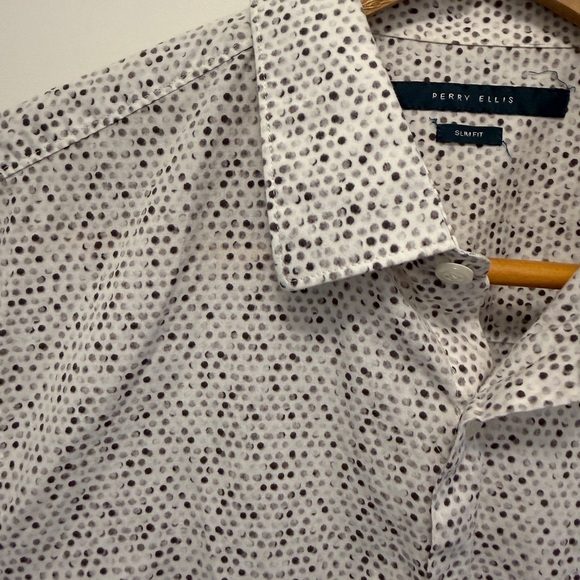 Perry Ellis White and Black Patterned Shirt - Picture 3 of 4